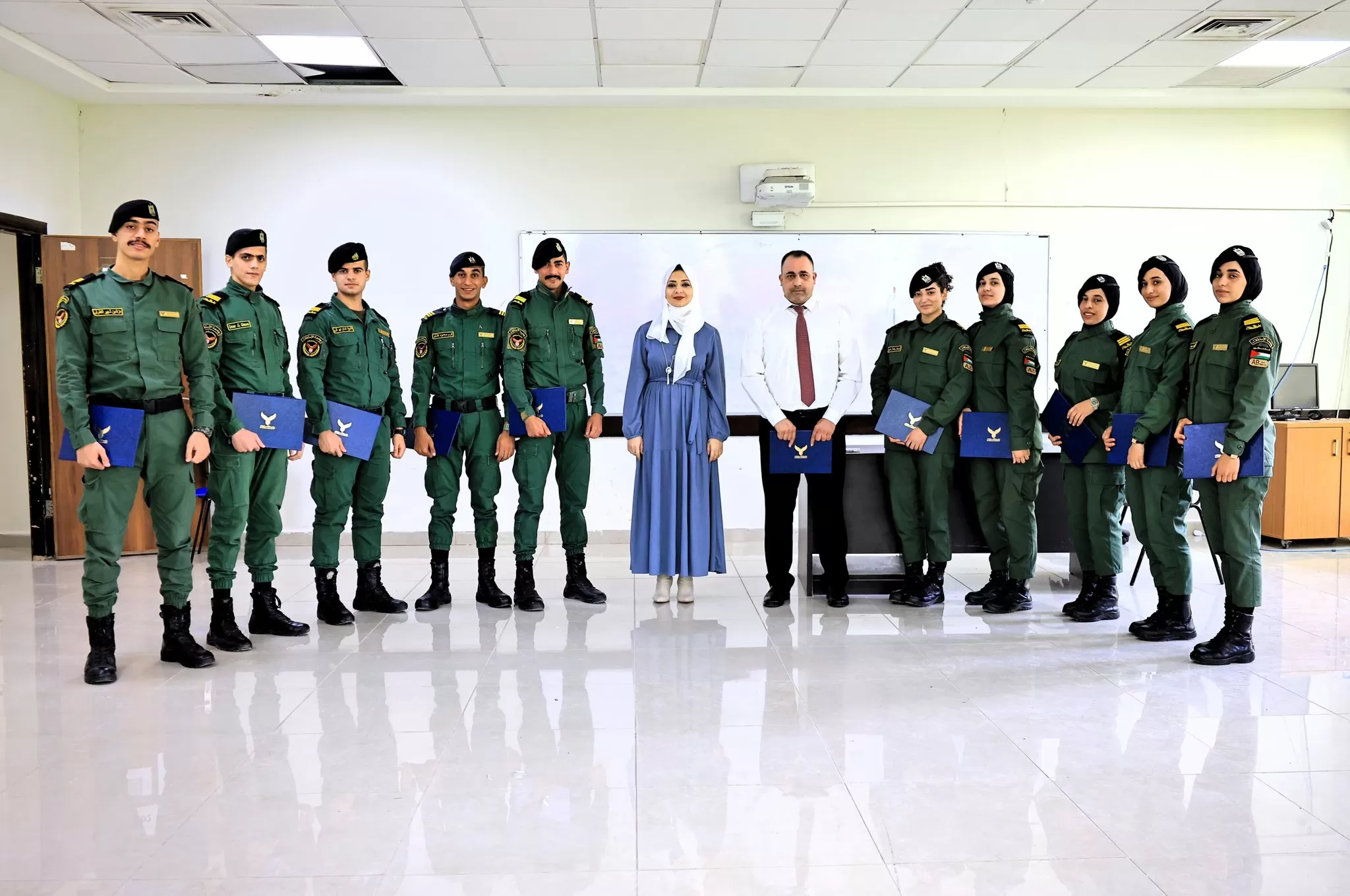 قسم اللغات يختتم دورة تدريبية حوّل توظيف علم النفس الإيجابي باللغة الإنجليزية