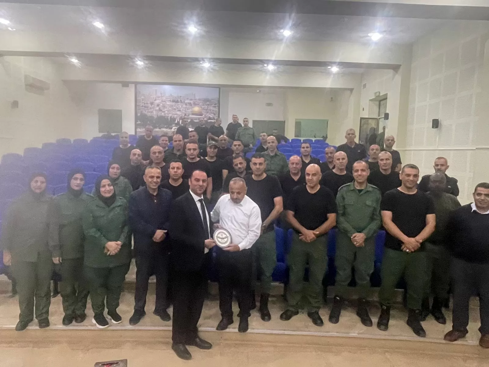 جامعة الاستقلال تقدم محاضرة حول الذكاء الاصطناعي في أكاديمية الأمن الوقائي