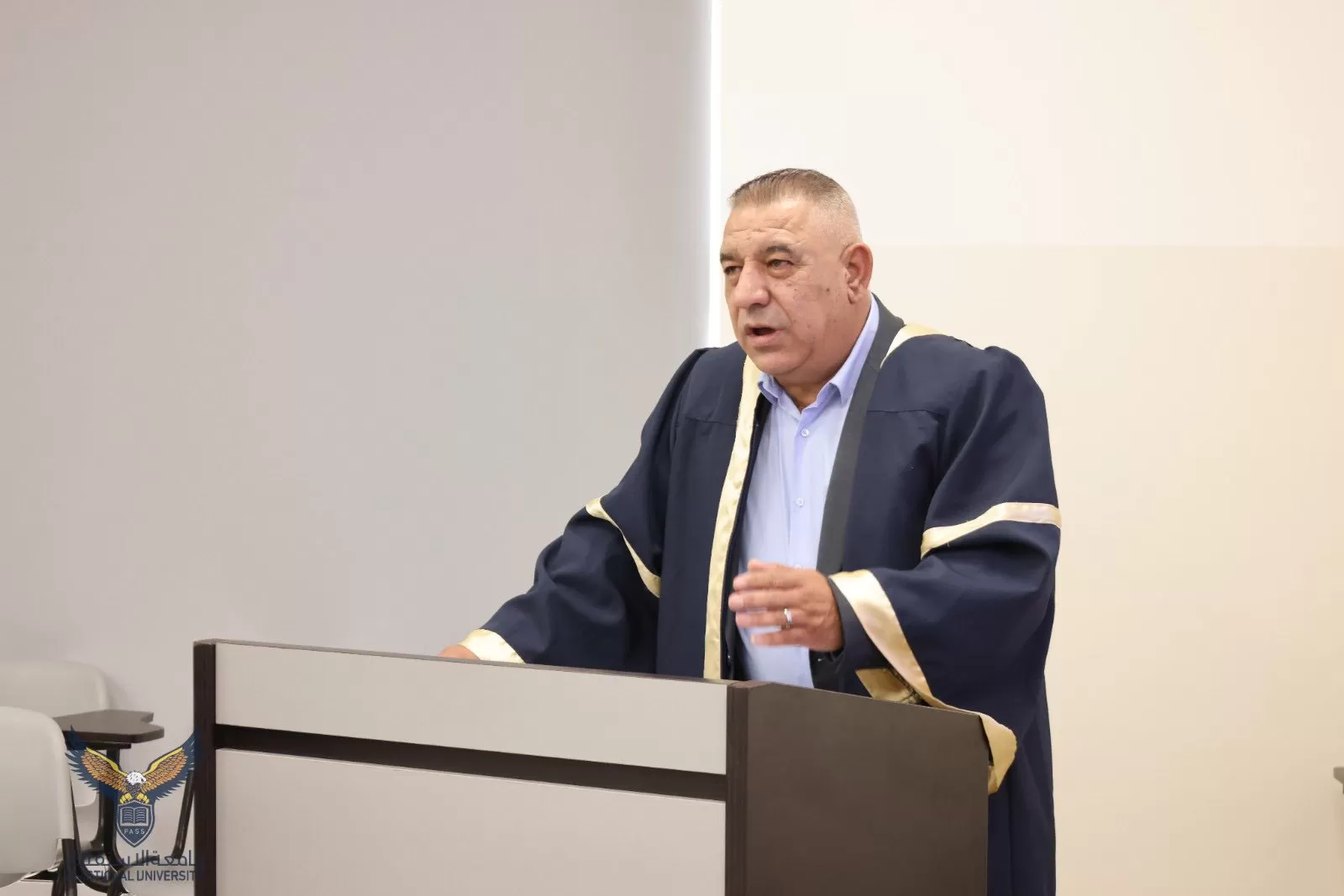 ناقشة رسالة ماجستير حول دور إدارة الأزمات في تحسين جودة الخدمات الصحية: دراسة حالة مستشفى الخليل الحكومي عاليا