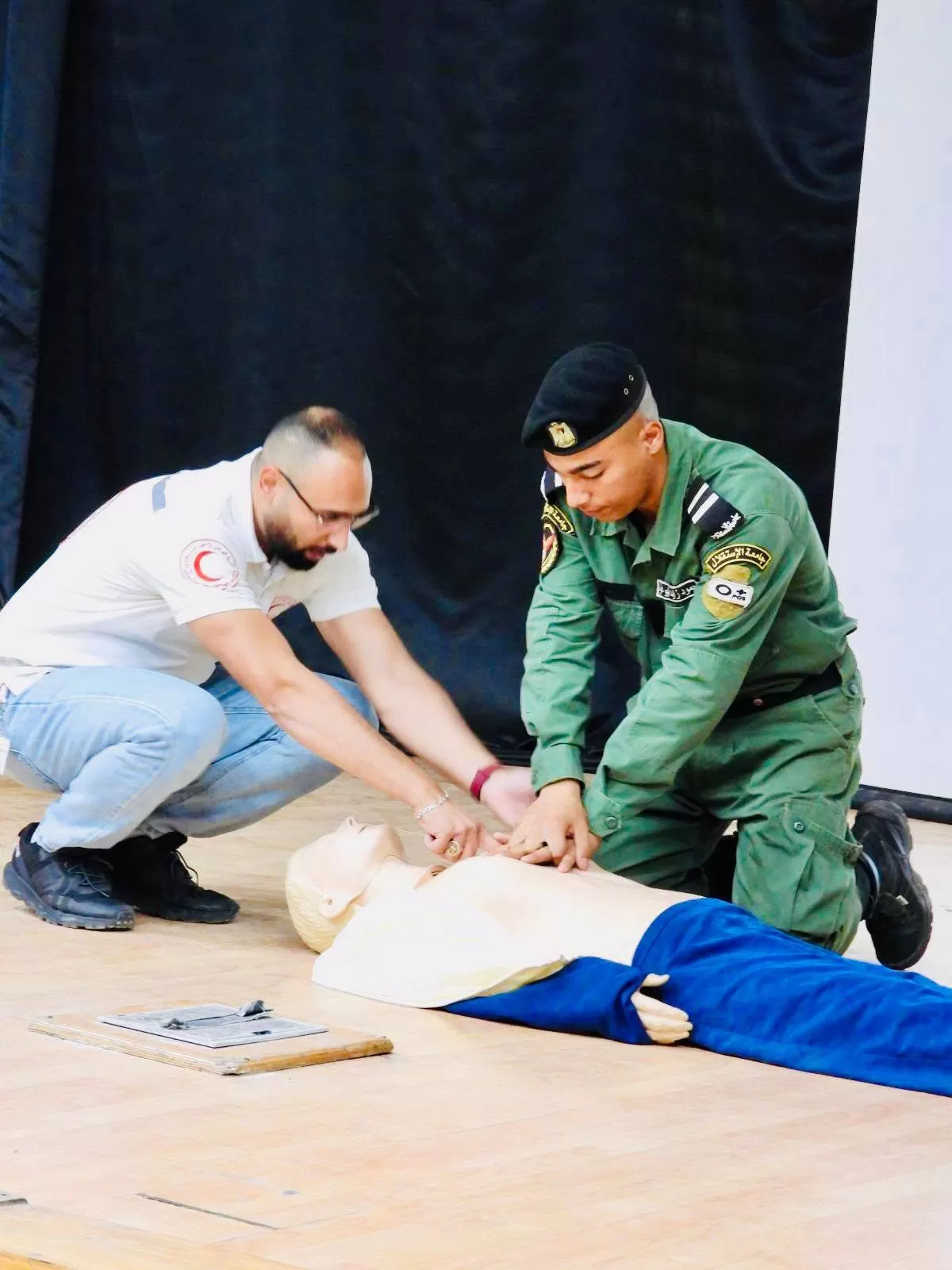 جامعة الاستقلال تنظم ورشة عمل تدريبية وتوعوية في الإسعافات الأولية بالتعاون مع الهلال الأحمر الفلسطيني