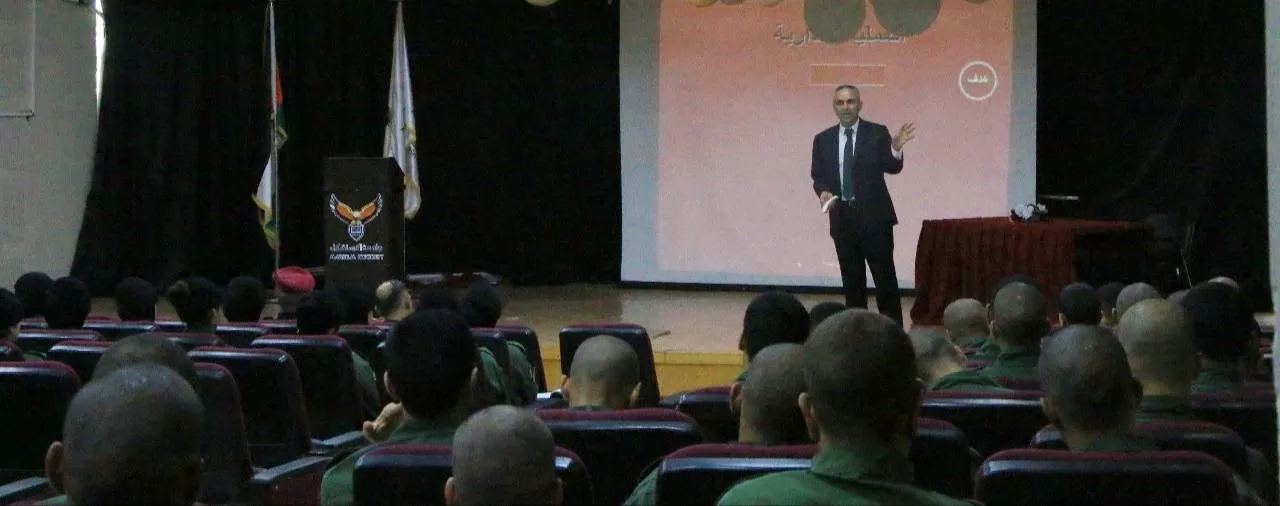 محاضرة نوعية في جامعة الاستقلال حول القيادة والإدارة الأمنية