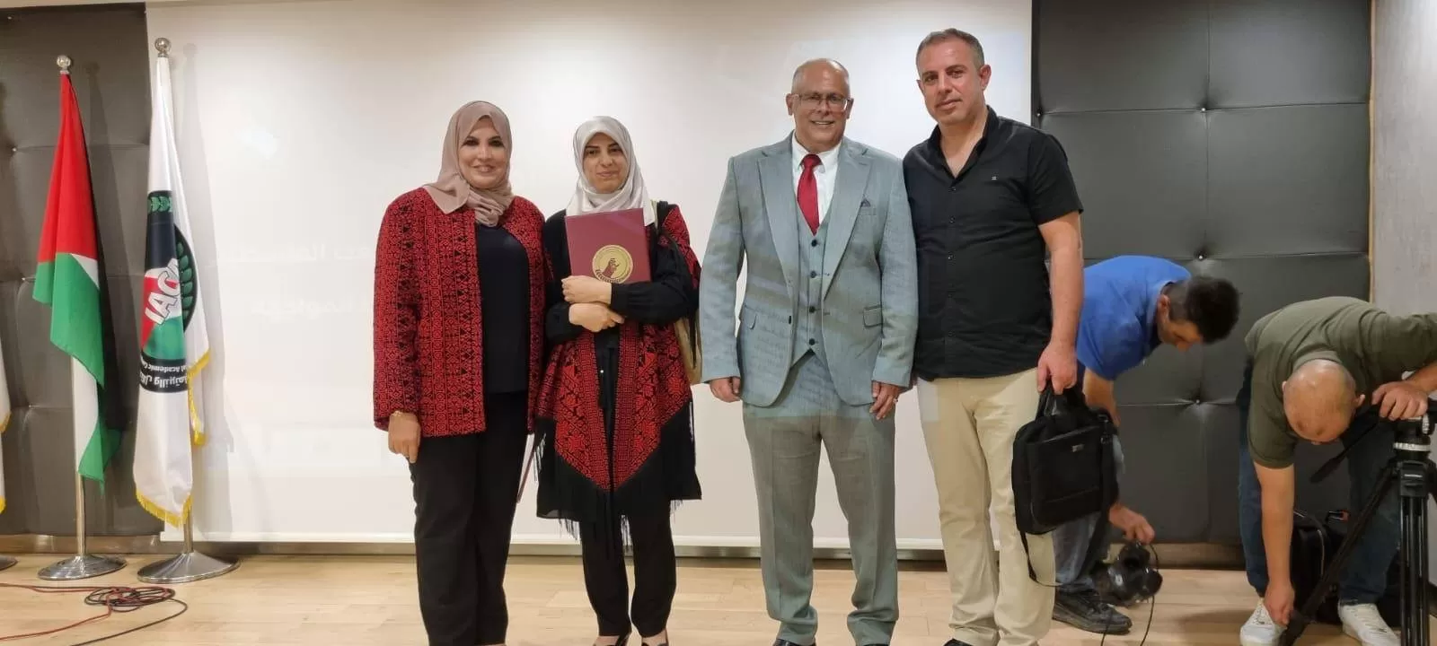 تكريم أكاديميين من جامعة الاستقلال لإسهاماتهم البحثية في توثيق نظام الأبارتهايد الإسرائيلي