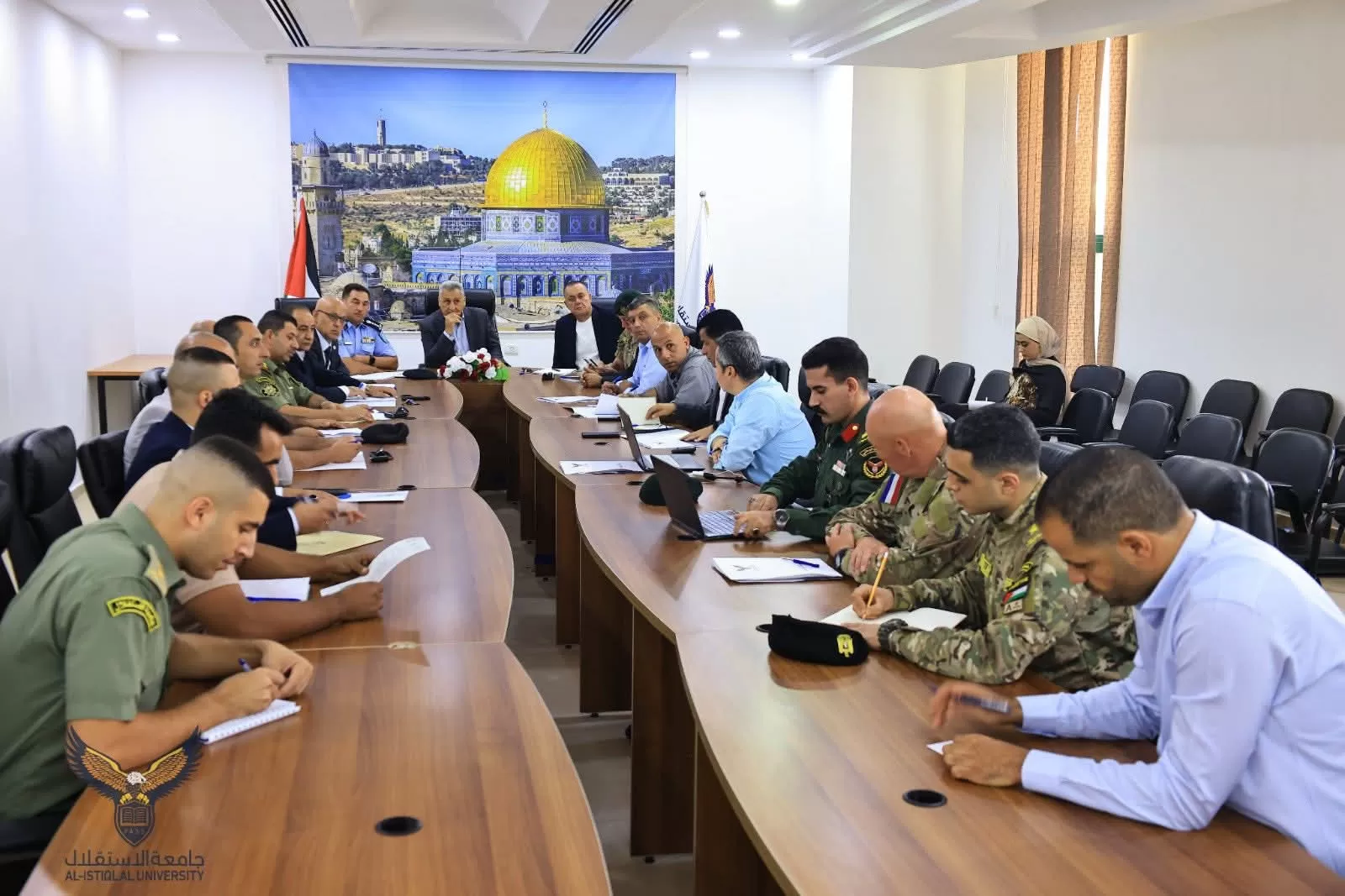 اجتماع رئيس الجامعة بمدراء التدريب في الأجهزة الأمنية