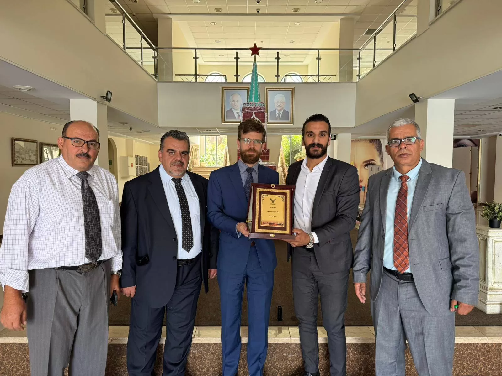 وفد من جامعة الاستقلال يزور المركز الروسي للعلوم و الثقافة ويهنئ مديره الجديد