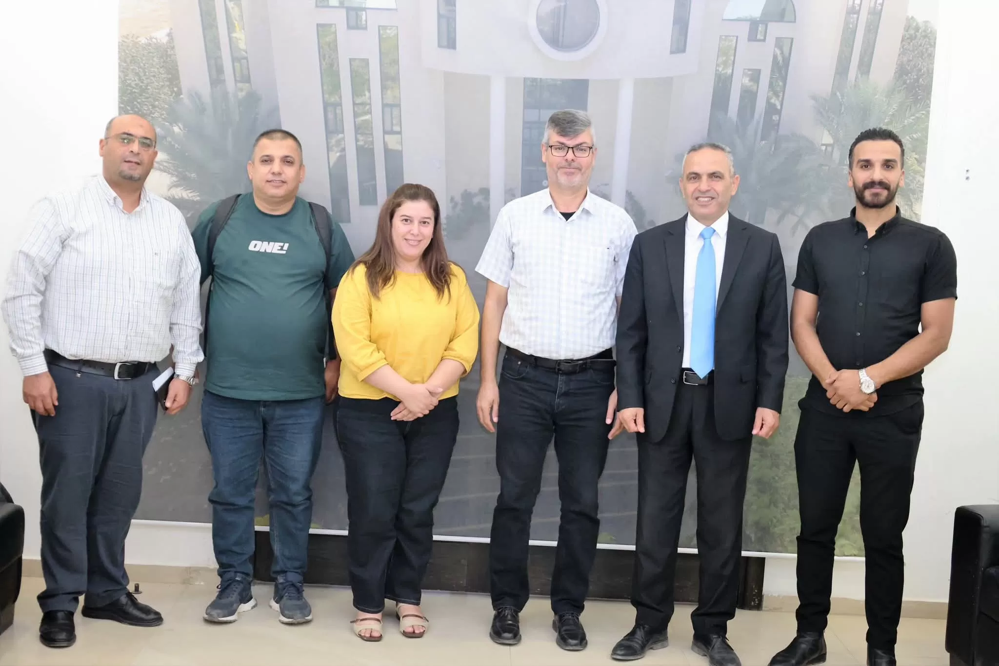 وفد من مركز أبحاث الأراضي في زيارة لجامعة الاستقلال