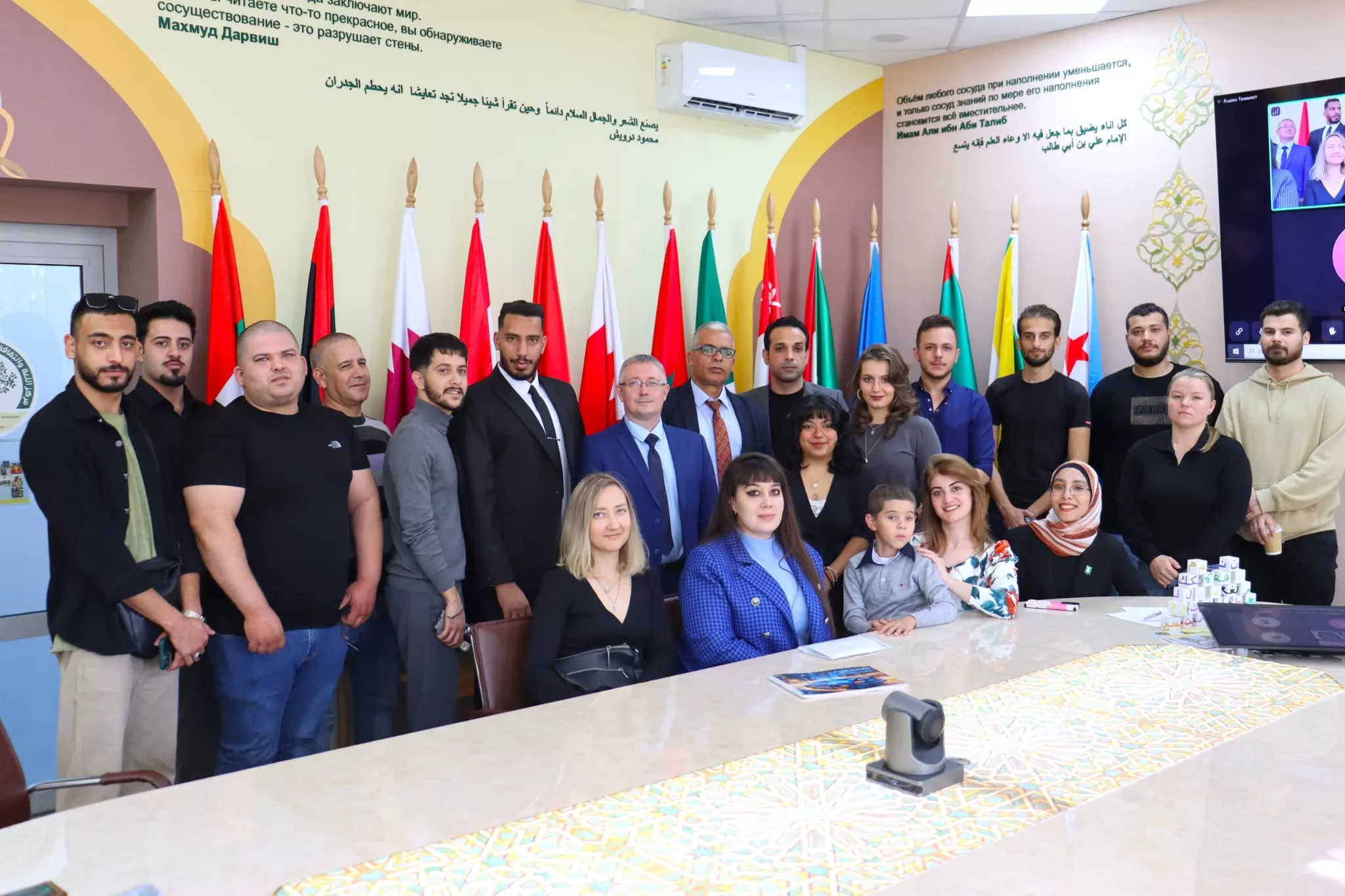 جامعة الاستقلال وجامعة بيلغورود الوطنية للبحوث تعززان التعاون الأكاديمي والثقافي في ذكرى تأسيس مركز الشاعر محمود درويش