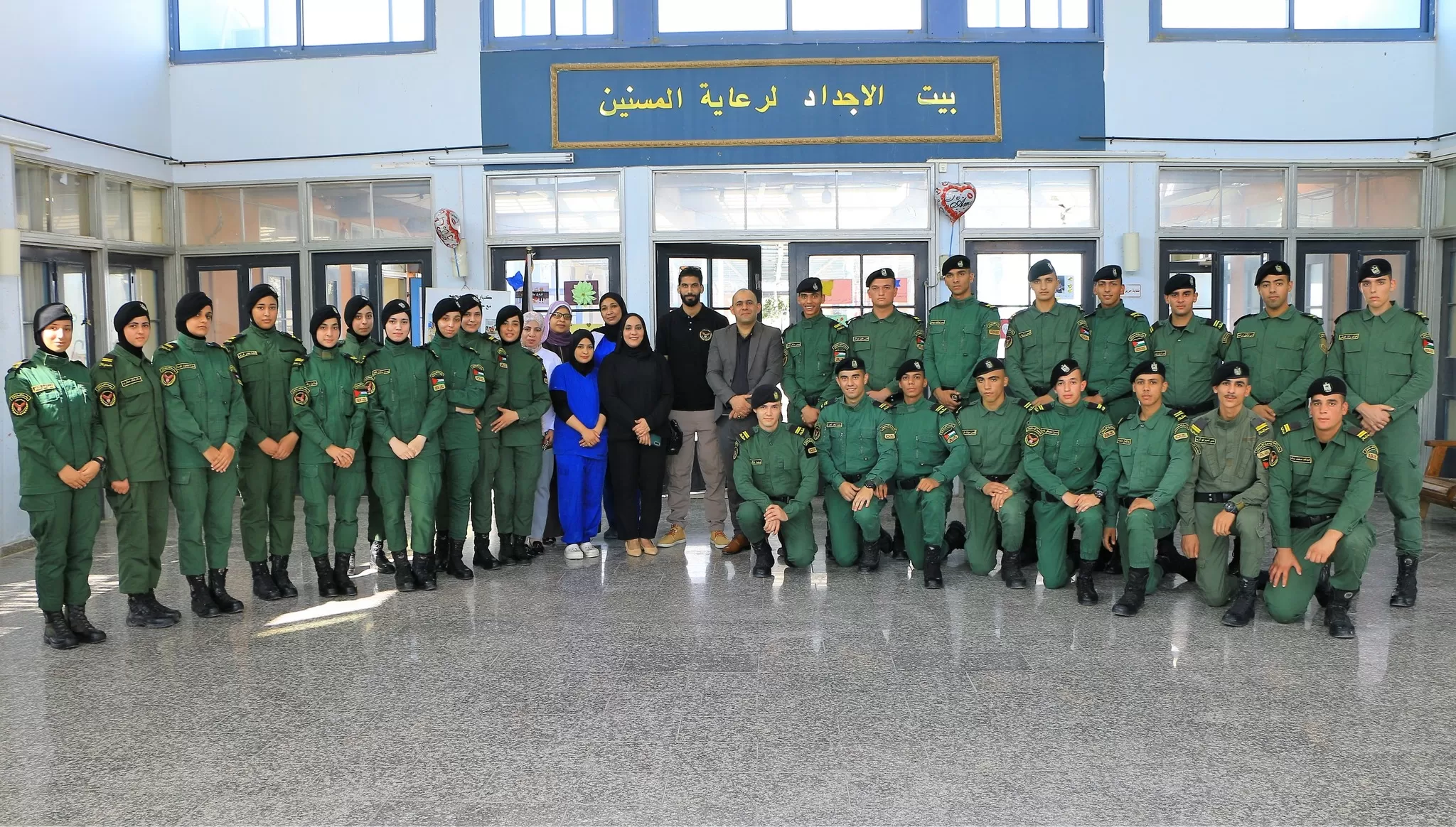 جامعة الاستقلال تزور بيت الأجداد للمسنين في أريحا في يوم المسن العالمي