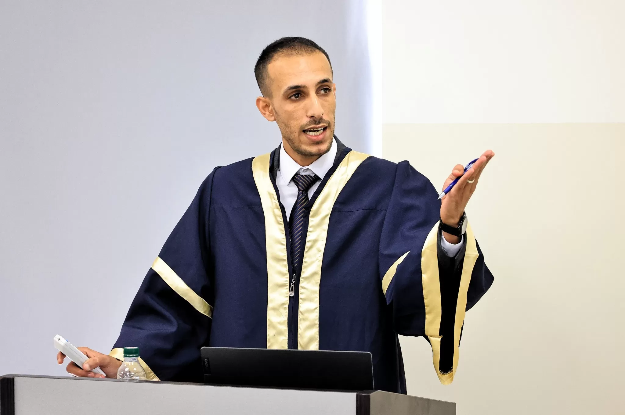 مناقشة رسالة ماجستير حول التخطيط المالي ودوره في إدارة الازمات المالية لدى الحكومة الفلسطينية: دراسة تطبيقية على وزارة المالية