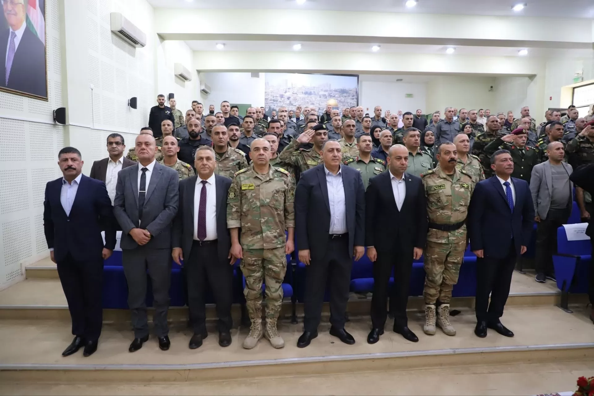 رئيس جامعة الاستقلال يشارك في تخريج دورة تأهيل ضباط الأجهزة الأمنية الـ 36 في أكاديمية الأمن الوقائي بأريحا