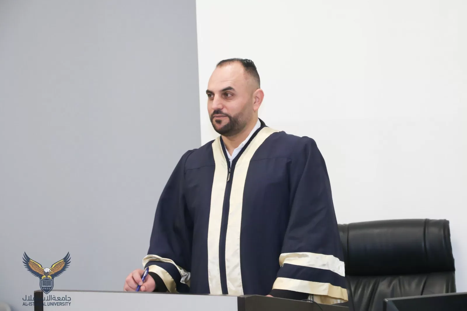 مناقشة رسالة ماجستير حول دور القيادة الخادمة في تعزيز الانغماس الوظيفي لموظفي الجامعات الحكومية الفلسطينية