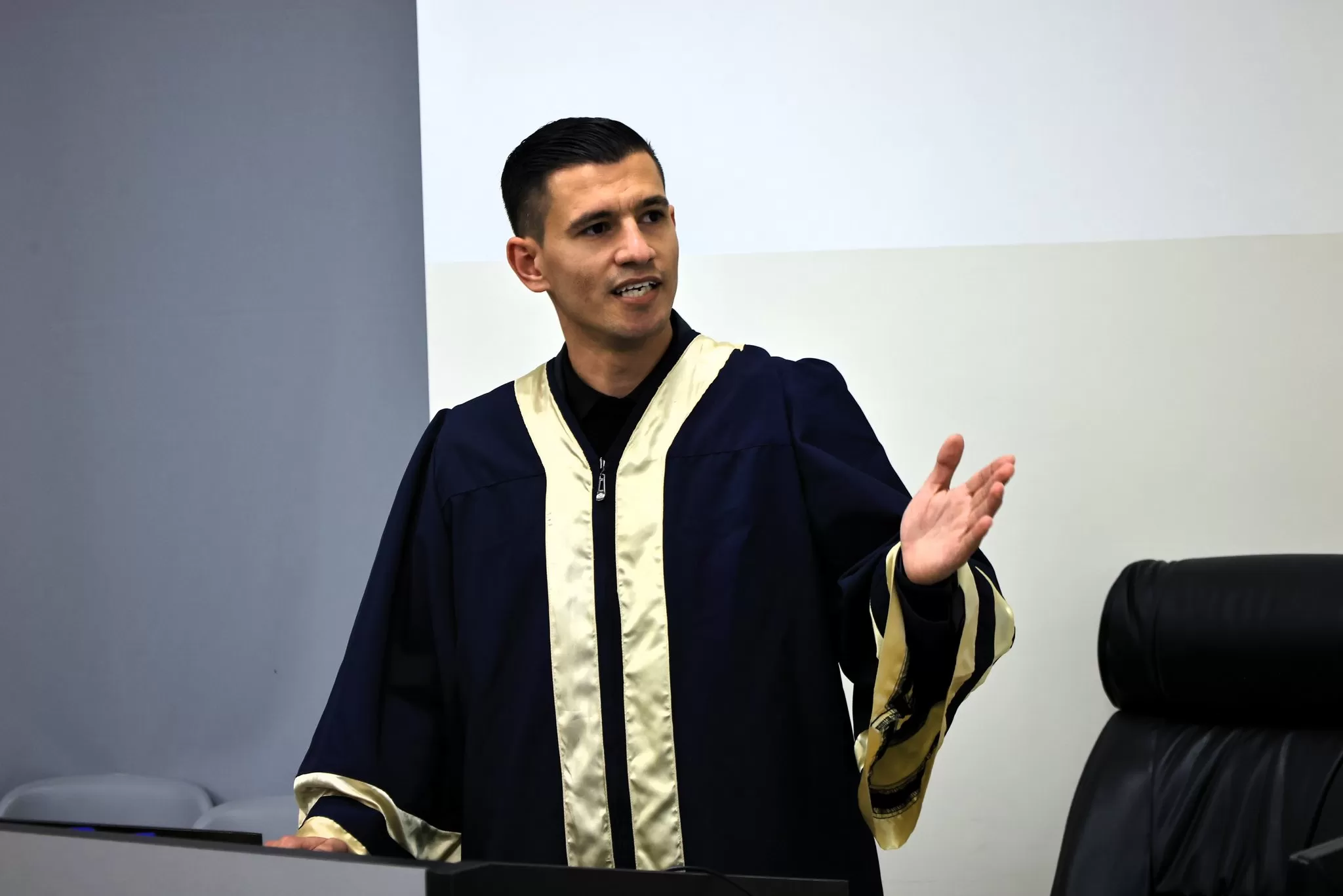 مناقشة رسالة ماجستير حول دور التحول الرقمي على جودة التعليم- جامعة الاستقلال أنموذجًا