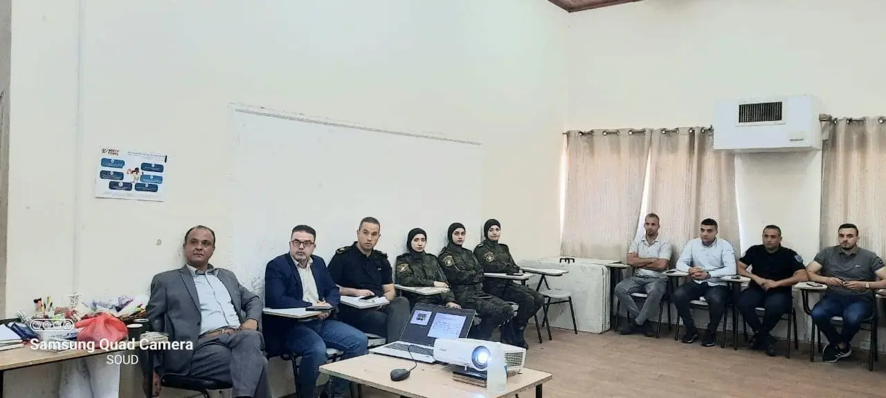 جامعة الاستقلال و بالتعاون مع هيئة التوجيه السياسي تنظم محاضرتين لمنتسبي المؤسسة الامنية الجدد في قلقيلية 