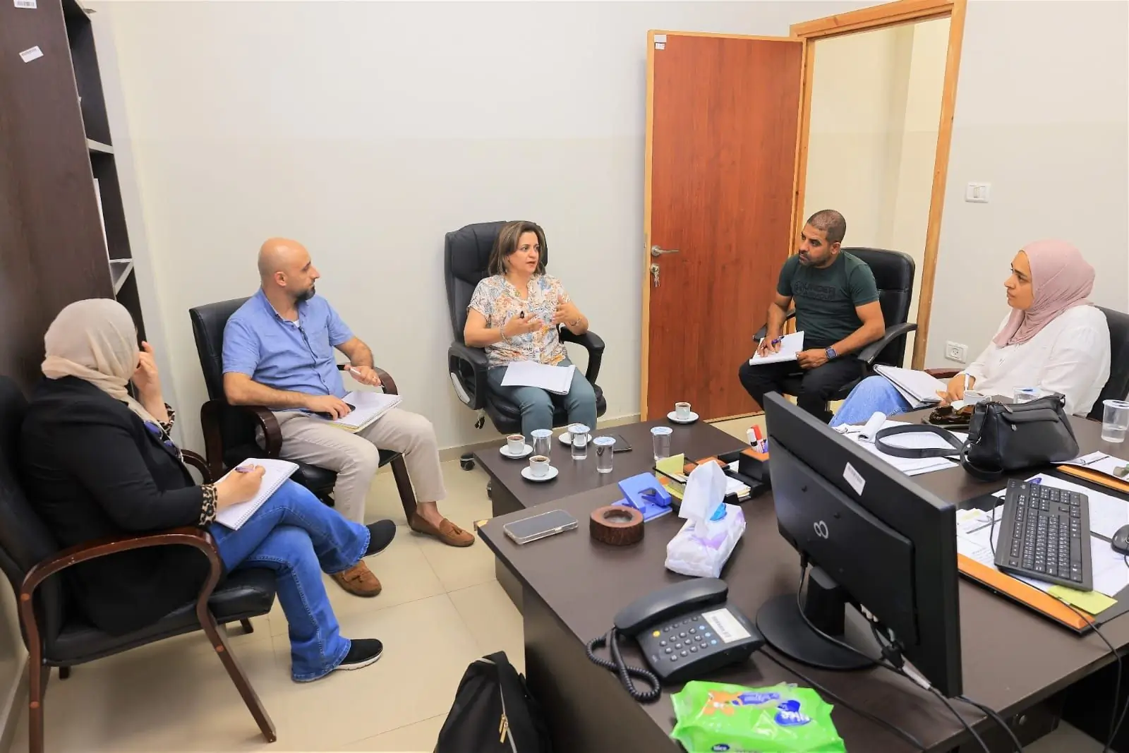مركز الخدمة المجتمعية يجتمع مع مؤسسة الرؤية العالمية