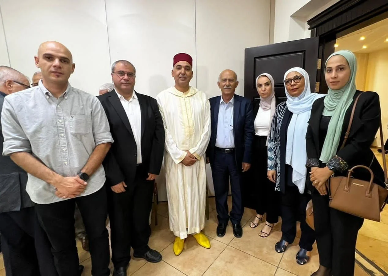 وفد من جامعة الاستقلال يقدم واجب العزاء للسفارة المغربية في رام الله