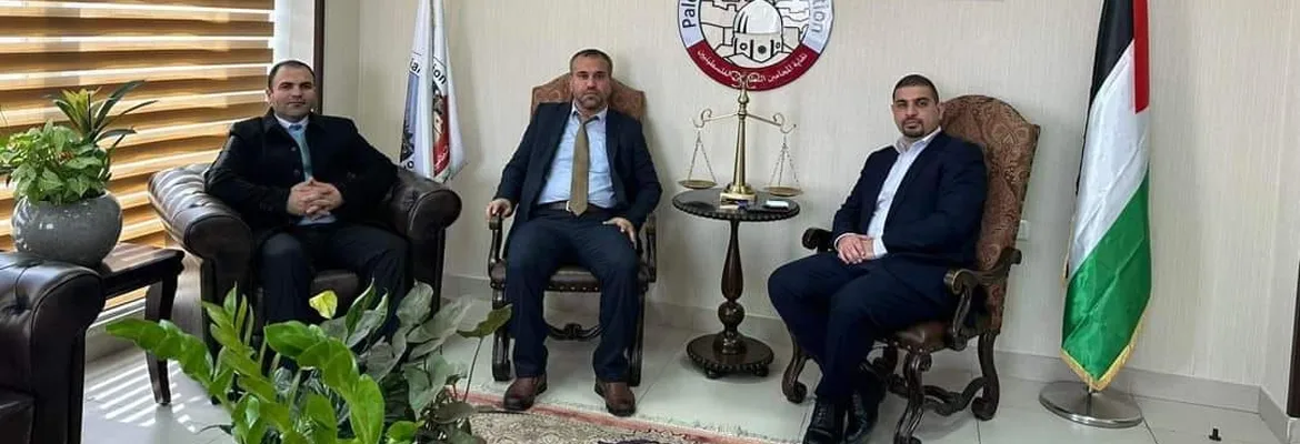 وفد من جامعة الاستقلال يزور نقابة المحامين الفلسطينيين
