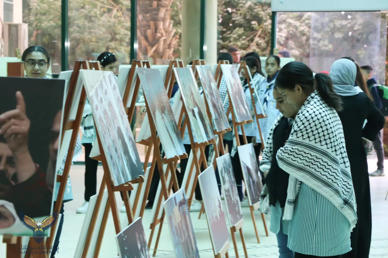 اليوم الثاني لمعرض القائد الراحل ياسر عرفات في جامعة الاستقلال