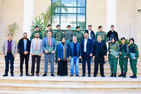 جامعة الاستقلال تكرم الطلبة الخريجين من الدورات التدريبية على منصة سيسكو