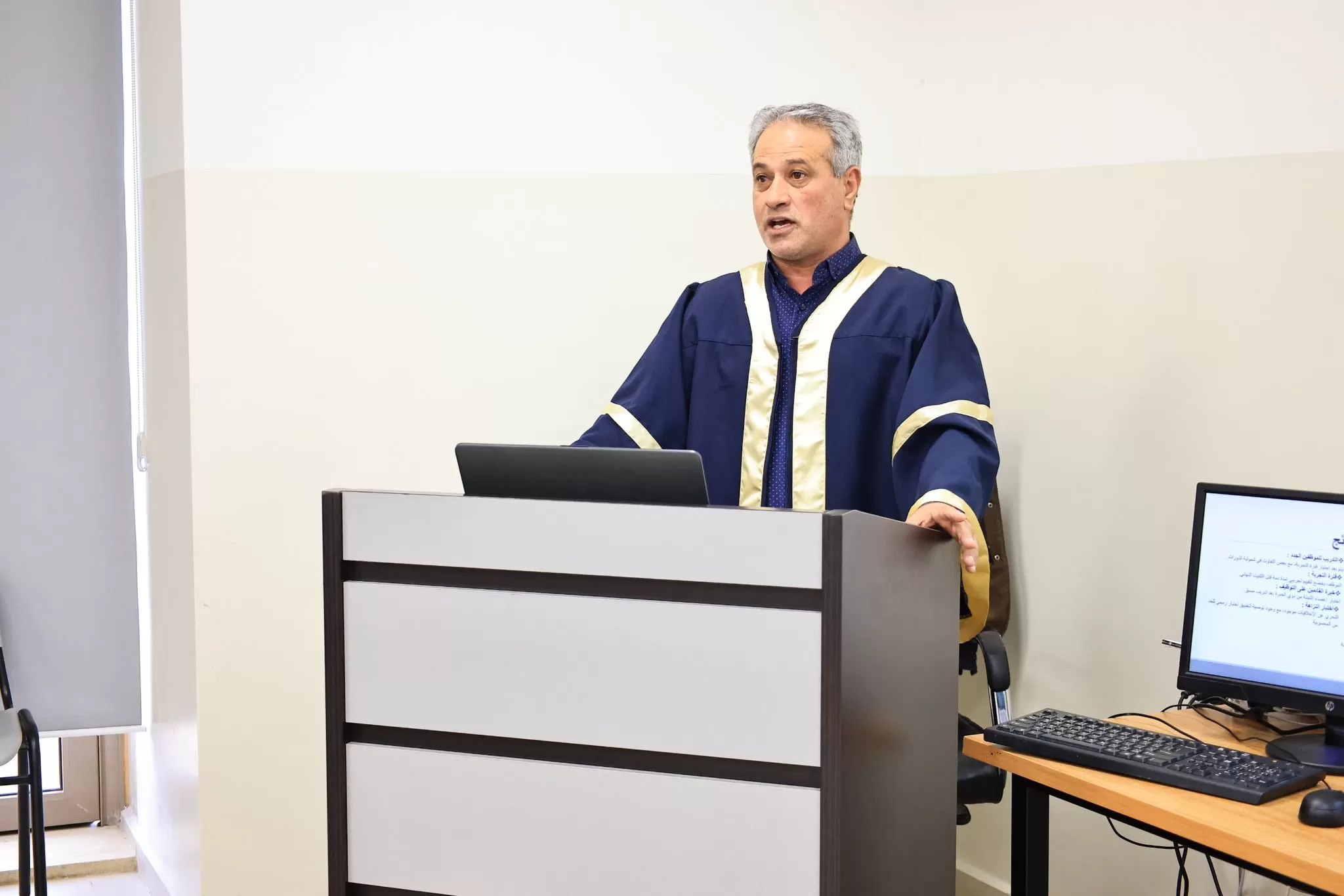 مناقشة رسالة ماجستير حول دور ديوان الموظفين العام في تعزيز شفافية التوظيف في الوزارات الفلسطينية