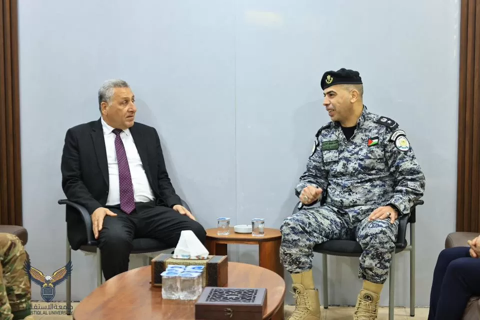 رئيس جامعة الاستقلال في زيارة تهنئة لمدير الضابطة الجمركية في أريحا لتعزيز أطر التعاون