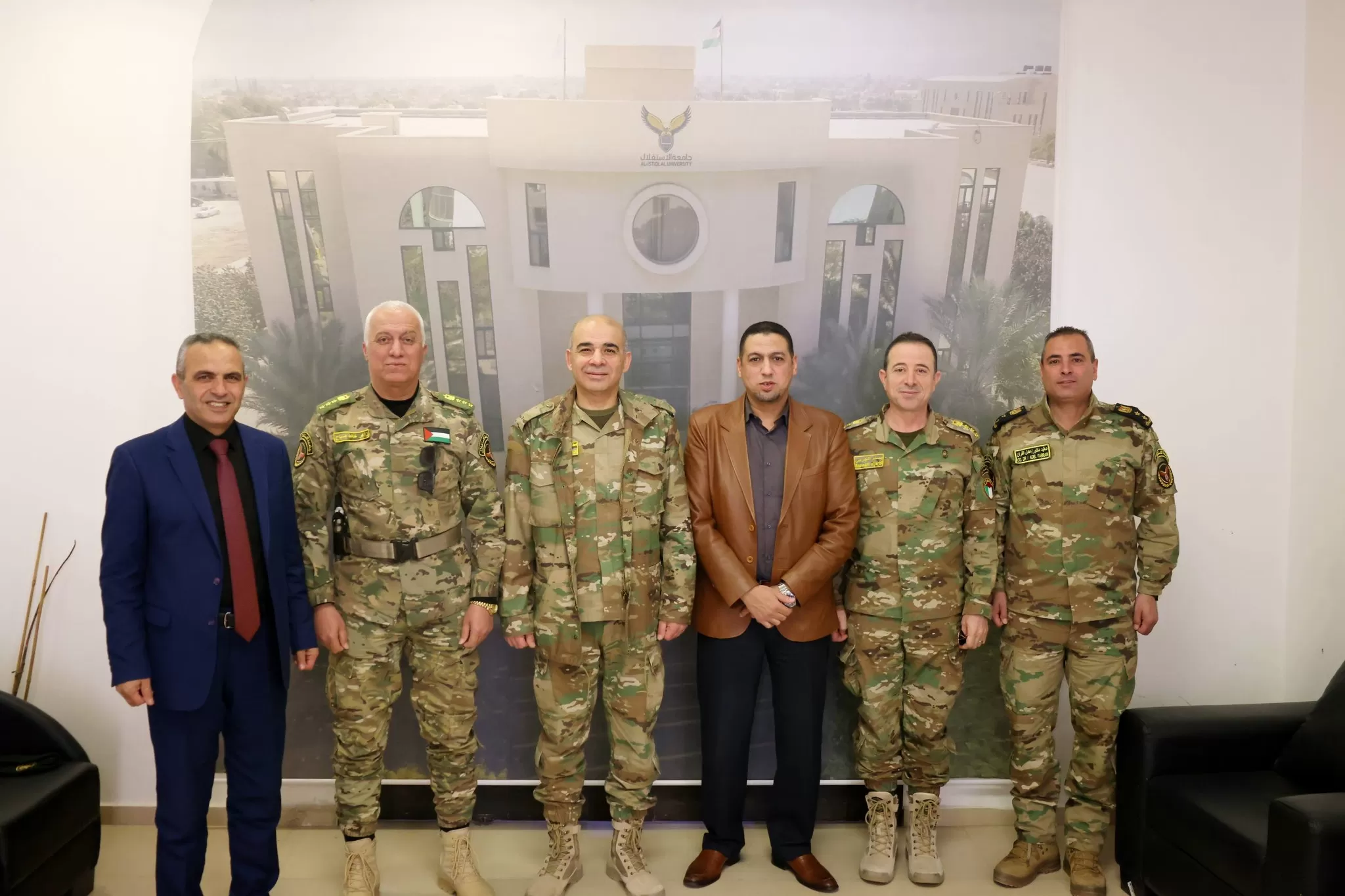 جامعة الاستقلال تستقبل رئيس هيئة التدريب العسكري الفلسطيني وتبحث سبل تعزيز التعاون المشترك