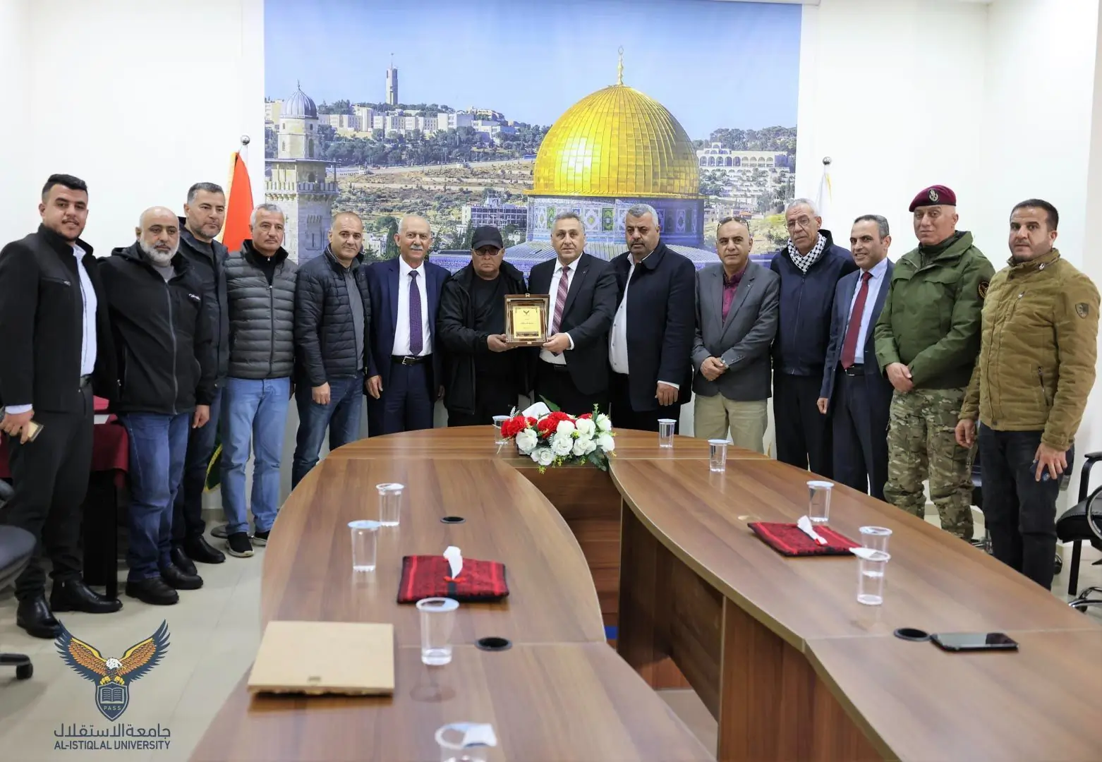 رئيس الجامعة يستقبل ذوي الشهيد الطالب رائد النعسان وتنظيم فتح في المغير