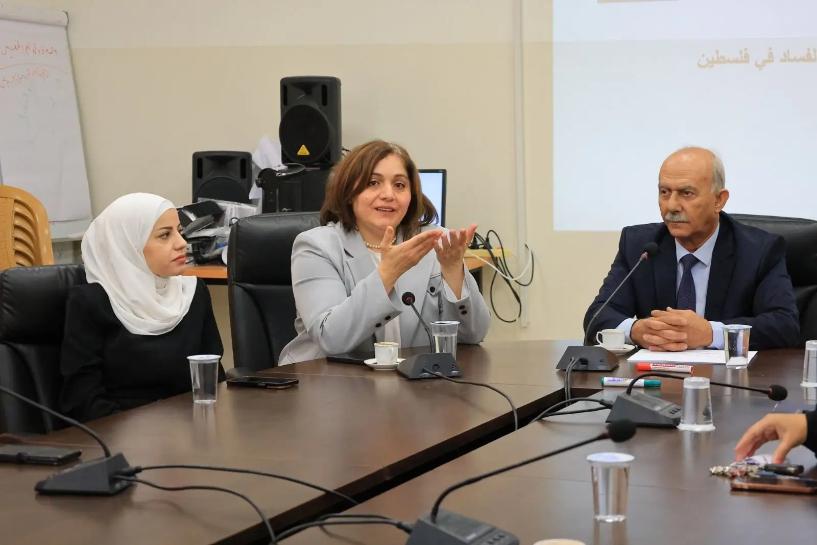العيادة القانونية في جامعة الاستقلال تعقد جلسة نقاش تشاورية مع هيئة مكافحة الفساد