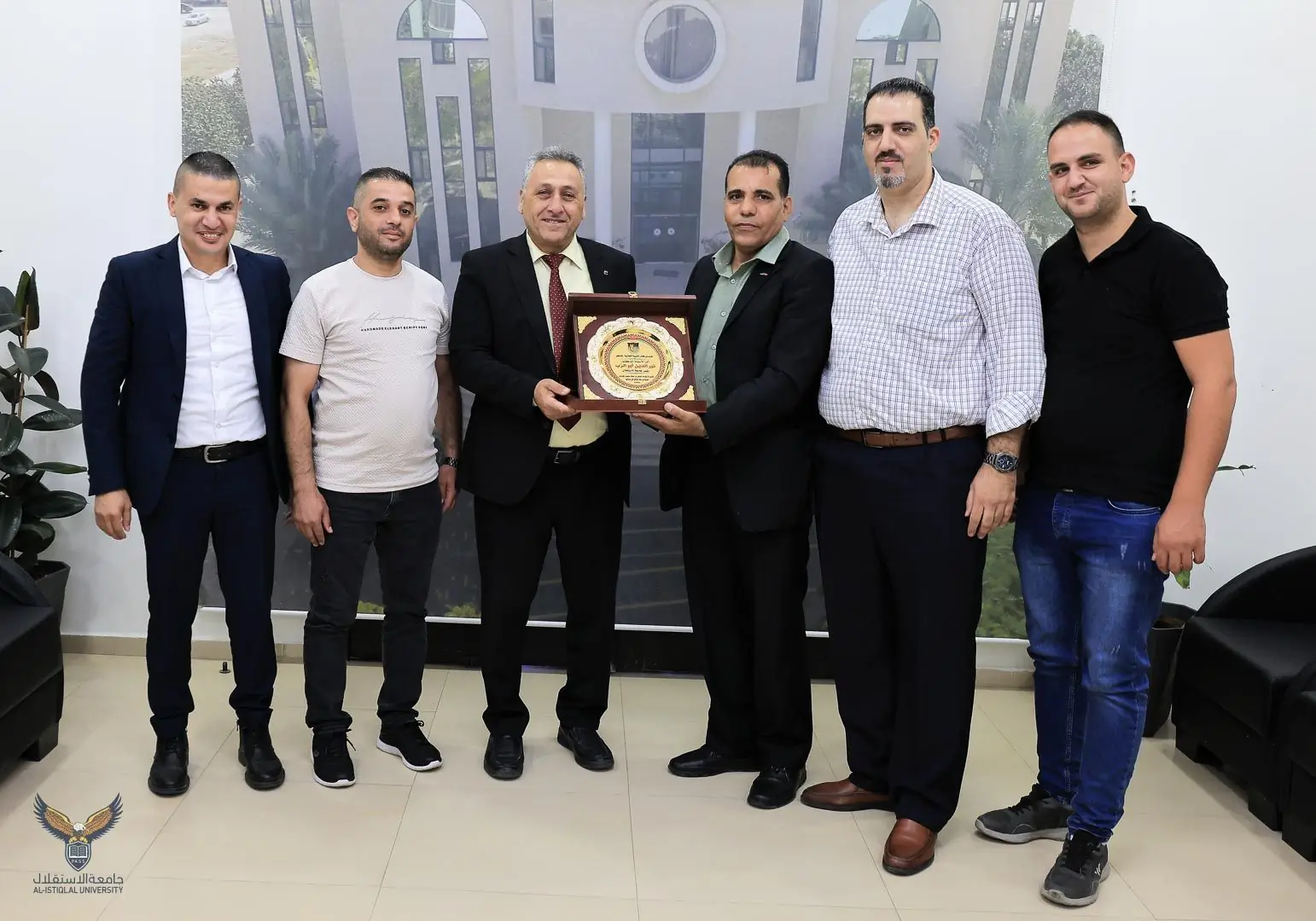 رئيس جامعة الإستقلال أ.د نور الدين أبو الرب يستقبل وفد من كوادر حركة الشبيبة